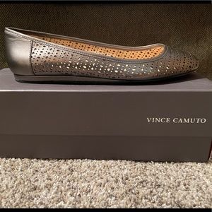 NIB Vince Camuto Leresa Pewter Metallic Flats Sz 8